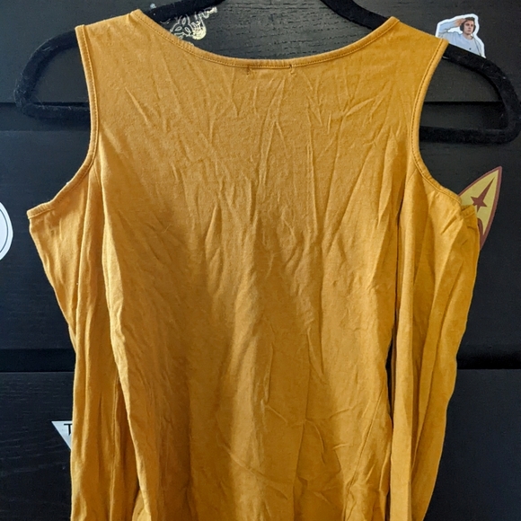 🍂2/$30🍂 Mustard U2B exposed shoulder long sleeve top - Picture 4 of 5